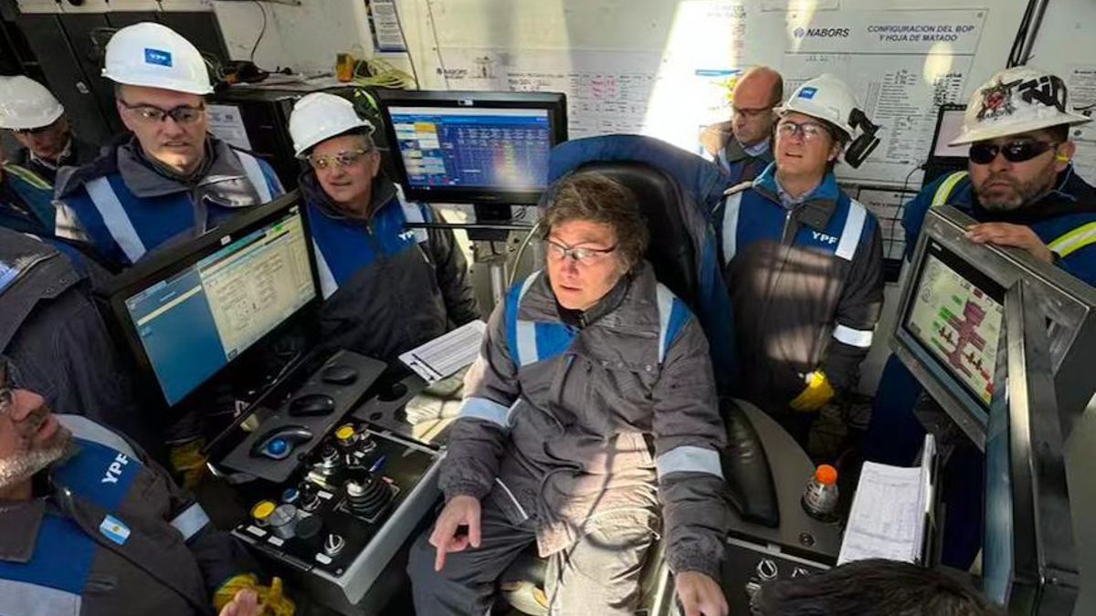 En 2024, Milei visitó el año pasado las instalaciones de YPF en Vaca Muerta.