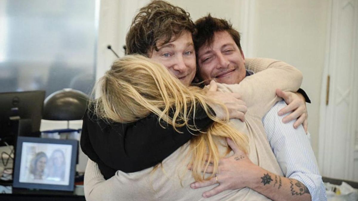 Santiago Caputo es una de las personas con más llegada al Presidente después de su hermana Karina.