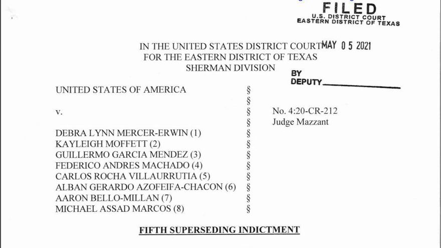 Texto del procesamiento de Debra Mercer-Erwin y Federico Machado firmado por el gran jurado y los fiscales de Texas. El documento valida la contabilidad clandestina que incluye la transferencia a Espert.